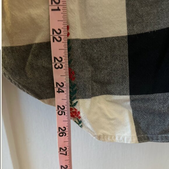 Embroidered Rose Flannel Shirt – 1X (Fits Like Large) | Cozy Plaid Button-Up - Picture 4 of 4